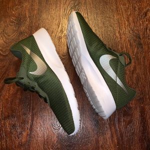 nike tanjun olive green